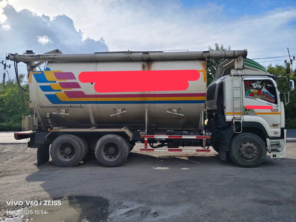 ISUZU FVZ 300 สิบล้อพ่วงแม่ลูก บรรทุกอาหารสัตว์ (โทร: 081-7197990)