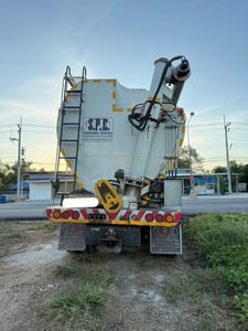 "ลดราคา" สิบล้อพ่วงแม่ลูก บรรทุกอาหารสัตว์ (โทร: 081-7197990)