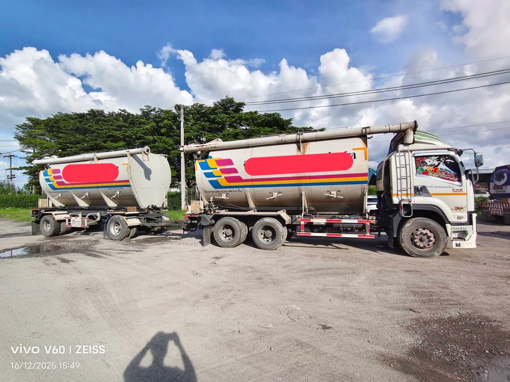 ISUZU FVZ 300 สิบล้อพ่วงแม่ลูก บรรทุกอาหารสัตว์ (โทร: 081-7197990)