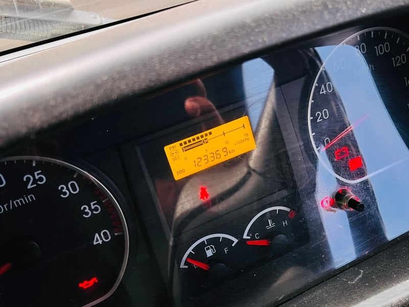 ISUZU FRR 210แรงม้า รถบรรทุก 6ล้อ พ่วงแม่ลูก ปี2022 (โทร : 083-2406693) ISUZU FRR 210แรงม้า รถบรรทุก 6ล้อ พ่วงแม่ลูก ปี2022 (โทร : 083-2406693)