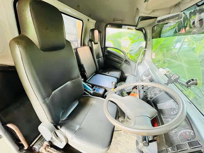 ISUZU FRR 210แรงม้า รถบรรทุก 6ล้อ ดั้มพ์ ปี2019 (โทร:084-8411123)