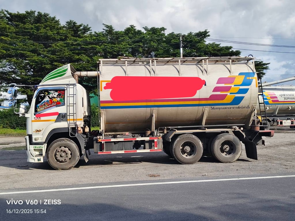 ISUZU FVZ 300 สิบล้อพ่วงแม่ลูก บรรทุกอาหารสัตว์ (โทร: 081-7197990)