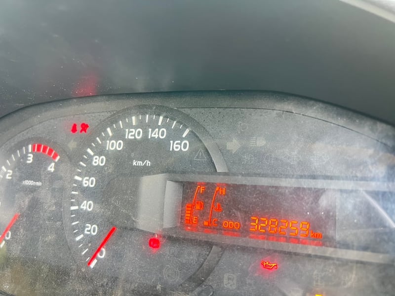 HINO XZU 150แรงม้า รถบรรทุก 6ล้อ ตู้แห้ง ปี2012 (โทร : 089-7240653) HINO XZU 150แรงม้า รถบรรทุก 6ล้อ ตู้แห้ง ปี2012 (โทร : 089-7240653)