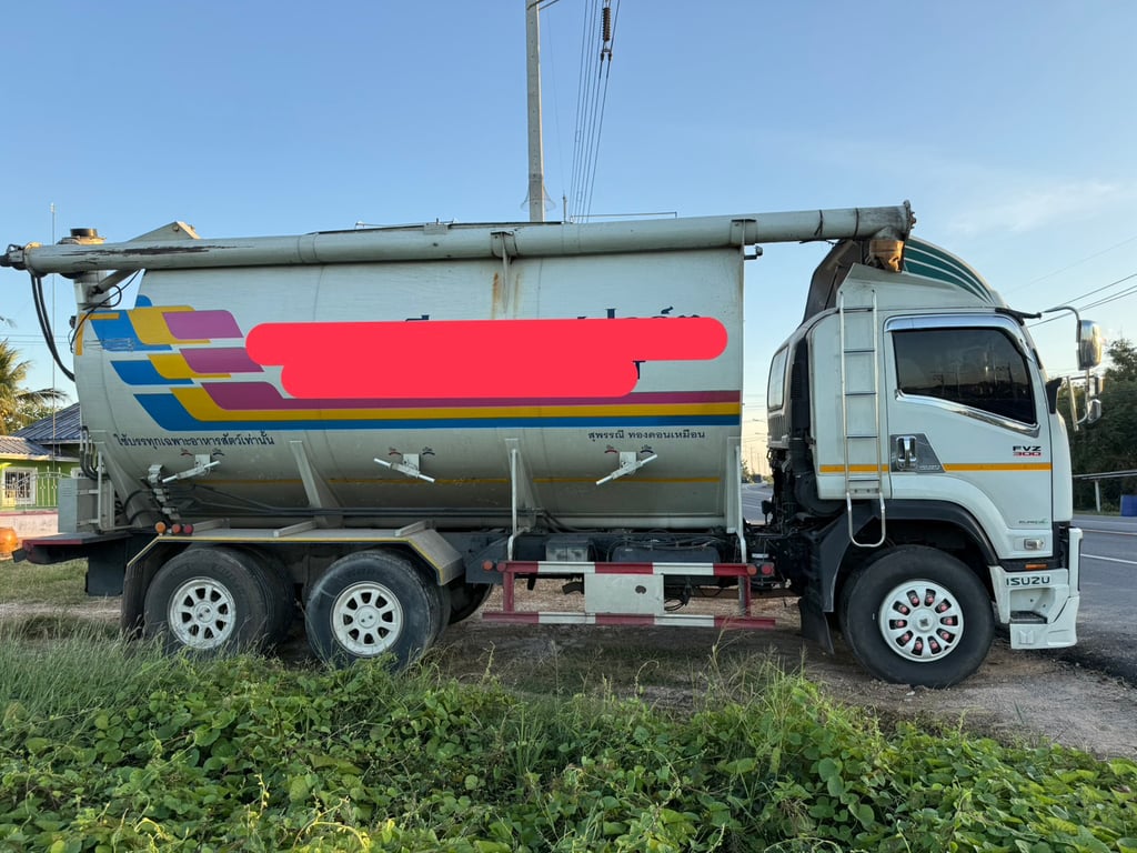 ISUZU FVZ 300 สิบล้อพ่วงแม่ลูก บรรทุกอาหารสัตว์ (โทร: 081-7197990) ISUZU FVZ 300 สิบล้อพ่วงแม่ลูก บรรทุกอาหารสัตว์ (โทร: 081-7197990)