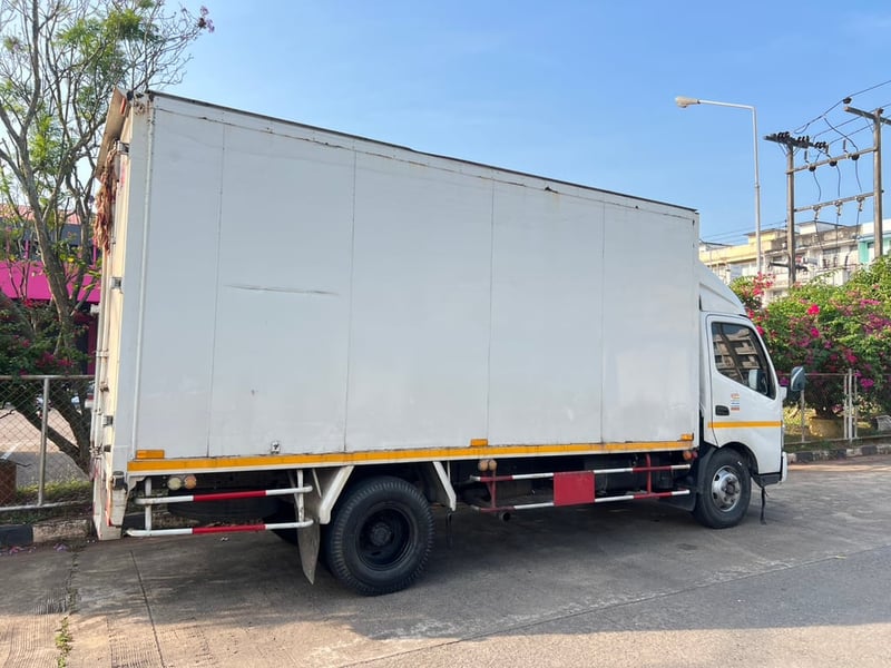 HINO XZU 150แรงม้า รถบรรทุก 6ล้อ ตู้แห้ง ปี2012 (โทร : 089-7240653) HINO XZU 150แรงม้า รถบรรทุก 6ล้อ ตู้แห้ง ปี2012 (โทร : 089-7240653)