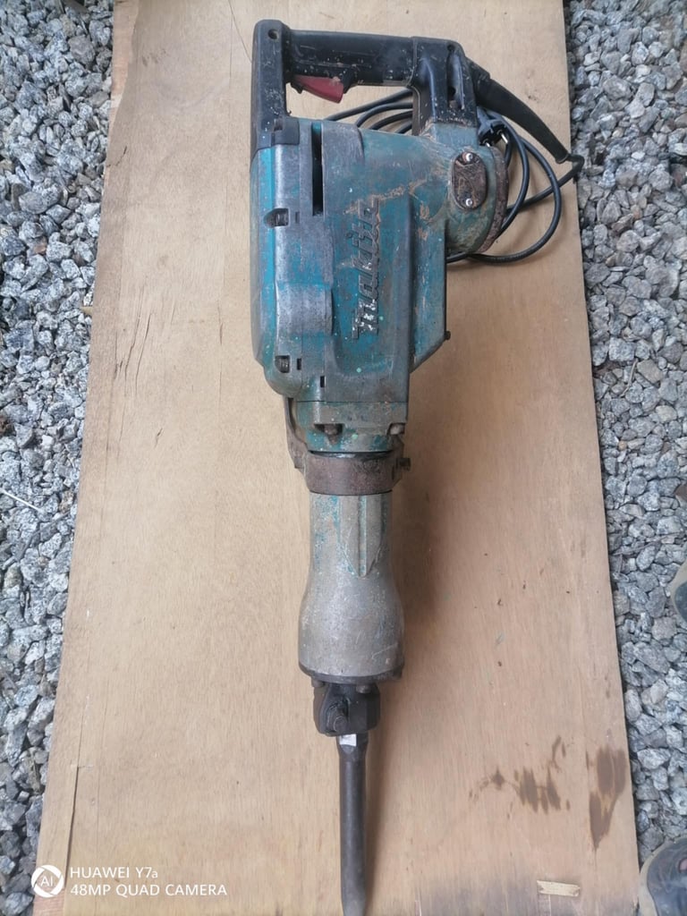สกัดไฟฟ้ามือสอง Makita รุ่น mh 1306 สกัดไฟฟ้ามือสอง Makita รุ่น mh 1306