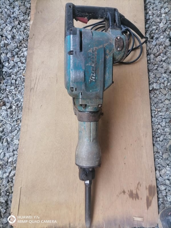 สกัดไฟฟ้ามือสอง Makita รุ่น mh 1306