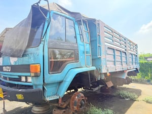 ขายตามสภาพ ISUZU รถบรรทุก 10ล้อ กระบะคอกสูง ปี2004