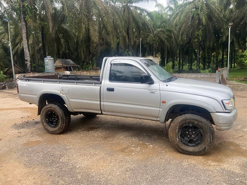 รถกระบะยกดั้ม