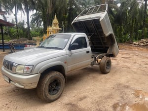 รถกระบะยกดั้ม