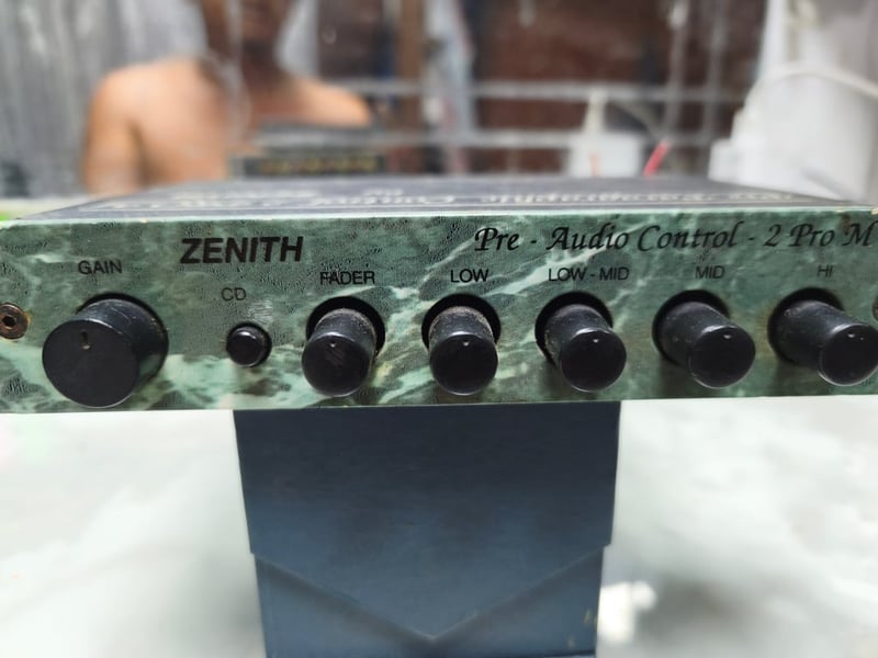 ปรีแอมป์ควบคุมเสียงรถยนต์ Zenith Pre-Audio 