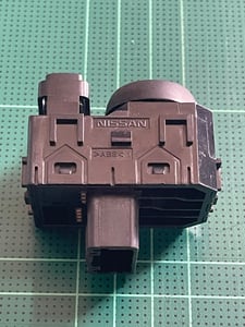 สวิทช์ปรับกระจกมองข้าง Nissan 