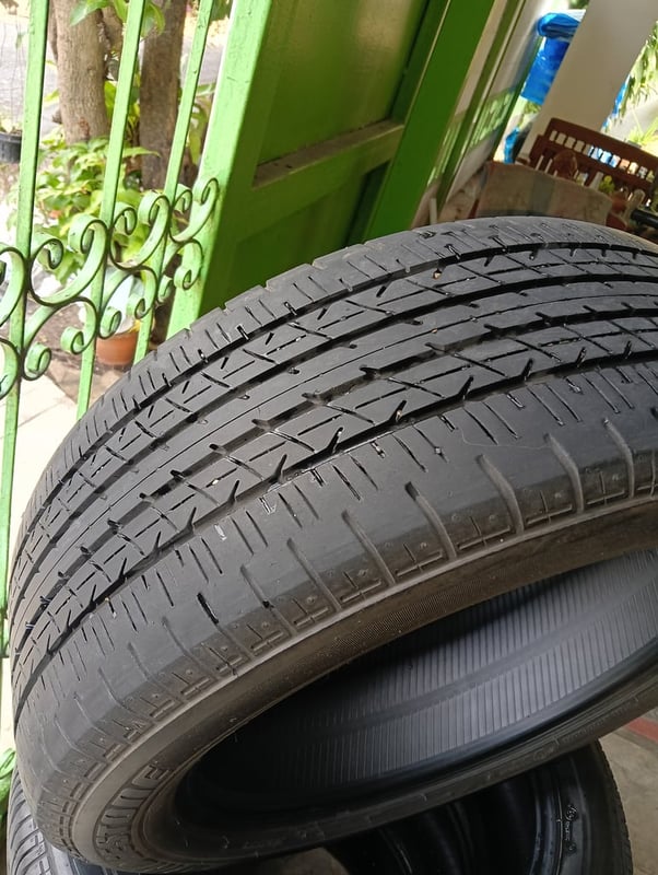 ขายยางมือสอง บริสโตน 4เส้น 1500 บาท