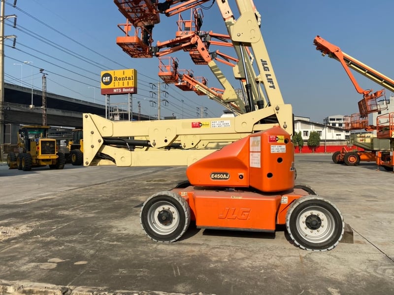 ขายรถกระเช้า JLG บูมข้อศอก E450AJ สูง 13.72 เมตร มือสอง