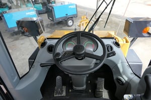 ขายรถตักล้อยาง ยี่ห้อ SEM  รุ่น 636D ขนาดกลาง ผลิตโดยแคทเทอร์พิลลาร์