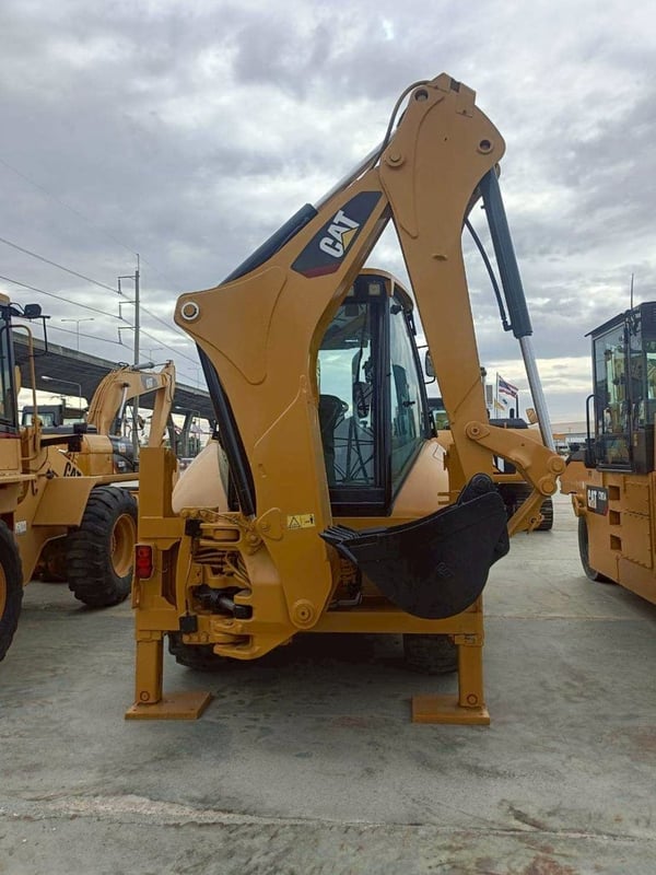 ขายรถตักหน้าขุดหลัง CAT 422F พร้อมใช้งาน