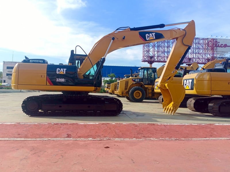ขายรถขุด  CAT  320D2  พร้อมใช้งาน
