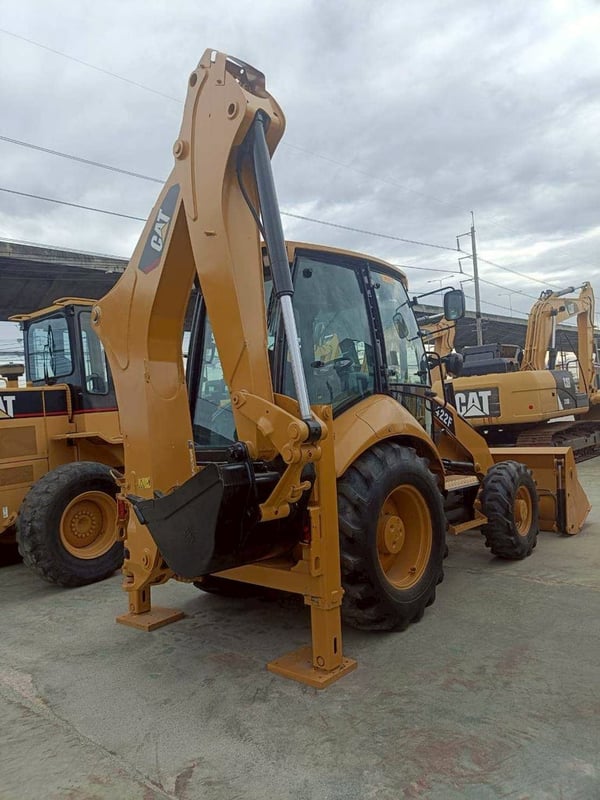 ขายรถตักหน้าขุดหลัง CAT 422F พร้อมใช้งาน