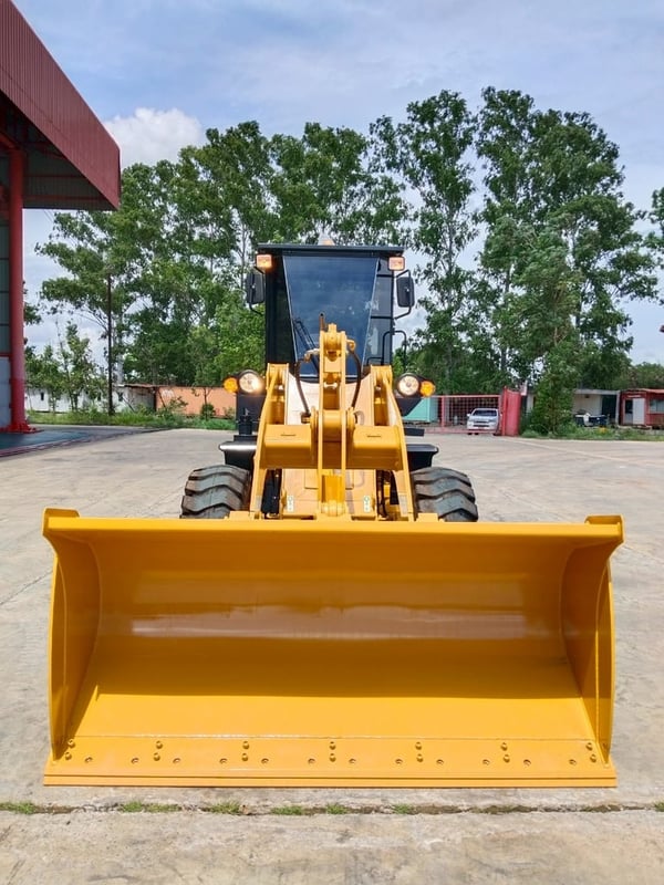 ขายรถตักล้อยาง ยี่ห้อ SEM รุ่น 618D ผลิตโดยแคทเทอร์พิลลาร์ 