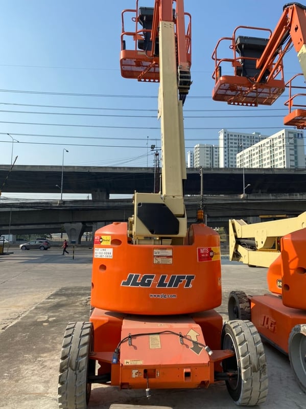 ขายรถกระเช้า JLG บูมข้อศอก E450AJ สูง 13.72 เมตร มือสอง