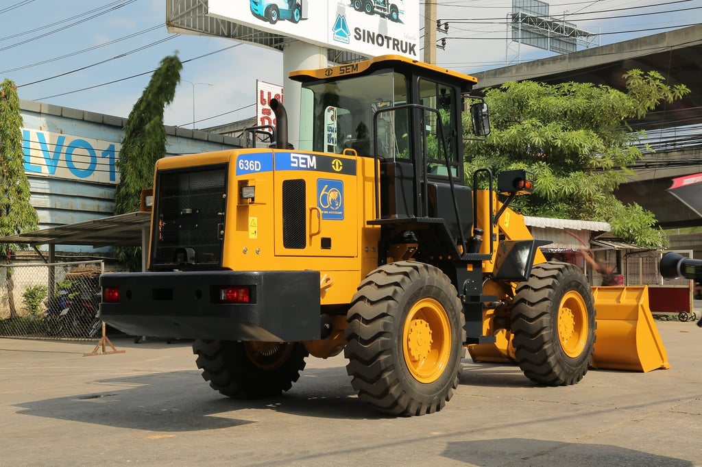 ขายรถตักล้อยาง ยี่ห้อ SEM รุ่น 636D ขนาดกลาง ผลิตโดยแคทเทอร์พิลลาร์ ขายรถตักล้อยาง ยี่ห้อ SEM รุ่น 636D ขนาดกลาง ผลิตโดยแคทเทอร์พิลลาร์