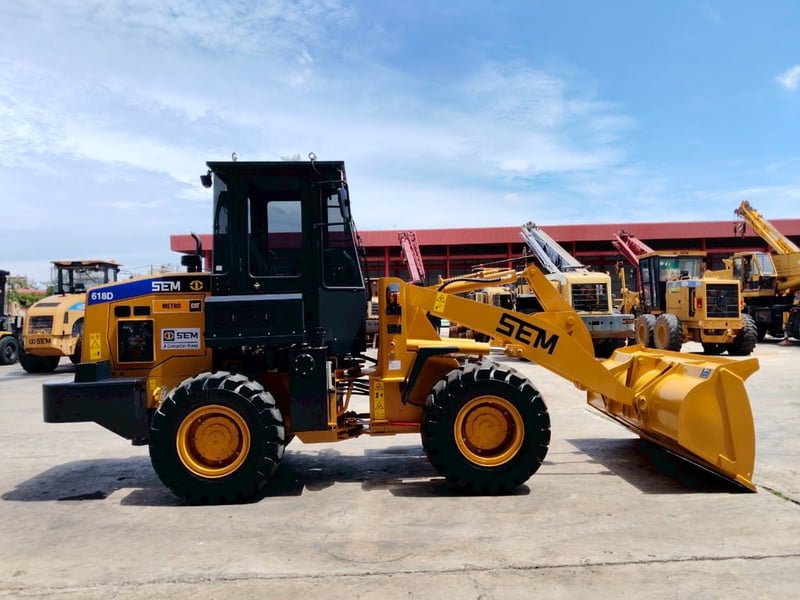 ขายรถตักล้อยาง ยี่ห้อ SEM รุ่น 618D ผลิตโดยแคทเทอร์พิลลาร์ 