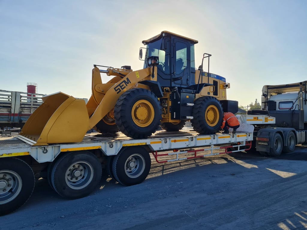 ขายรถตักล้อยาง ยี่ห้อ SEM รุ่น 636D ขนาดกลาง ผลิตโดยแคทเทอร์พิลลาร์ ขายรถตักล้อยาง ยี่ห้อ SEM รุ่น 636D ขนาดกลาง ผลิตโดยแคทเทอร์พิลลาร์