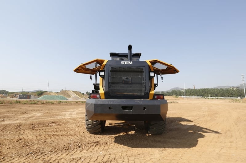 รถตักล้อยาง SEM  656F ผลิตโดยแคทเทอร์พิลลาร์