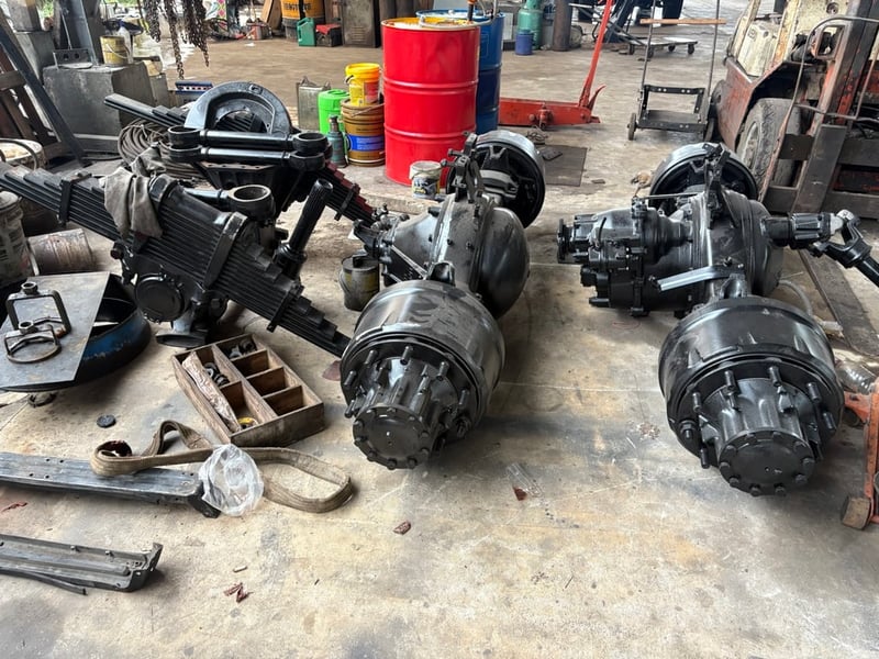 ขายช่วงล่างอีซูซุ 360 10 ล็อกปี66 เฟืองท้าย 8.39 เป็นเฟืองเร็ว สภาพ 90 เปอร์เซ็นต์