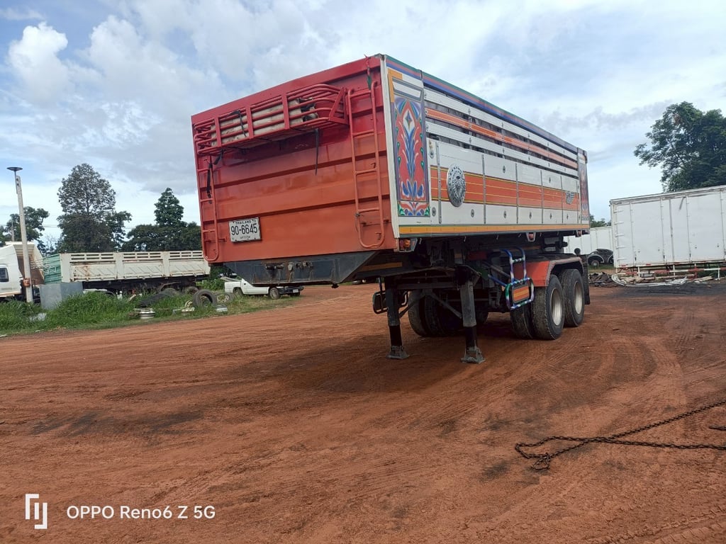 ต้องการขายห่งกึ่งพ่วง. ขายตามสภาพ สนใจติดต่อ. 0845391041.  0922520556