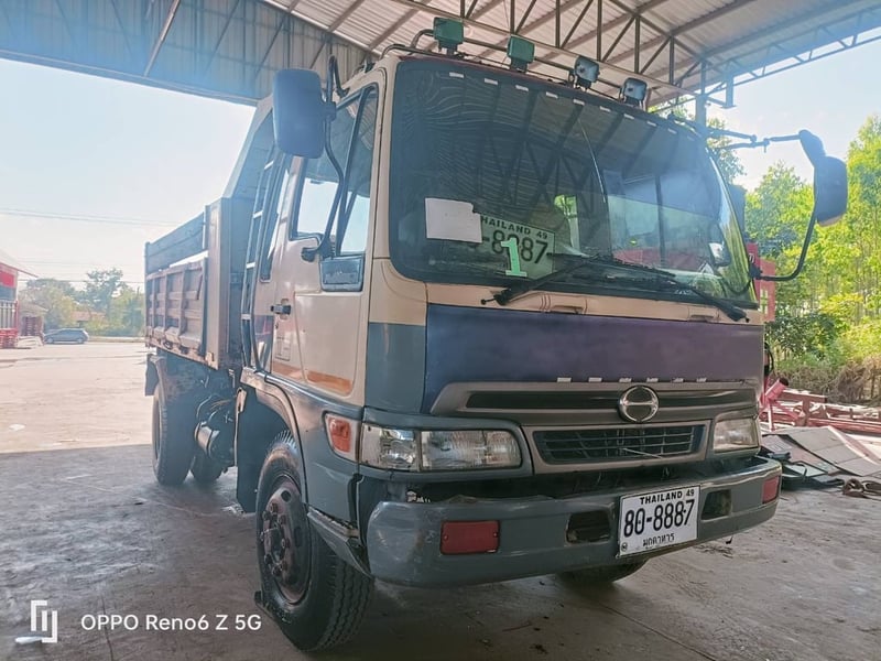 ต้องการขาย 6 ล้อ isuzu 175 แรงเครื่องดีมากเลยสภาพพร้อมใช้  เบรคทิฟฟี่