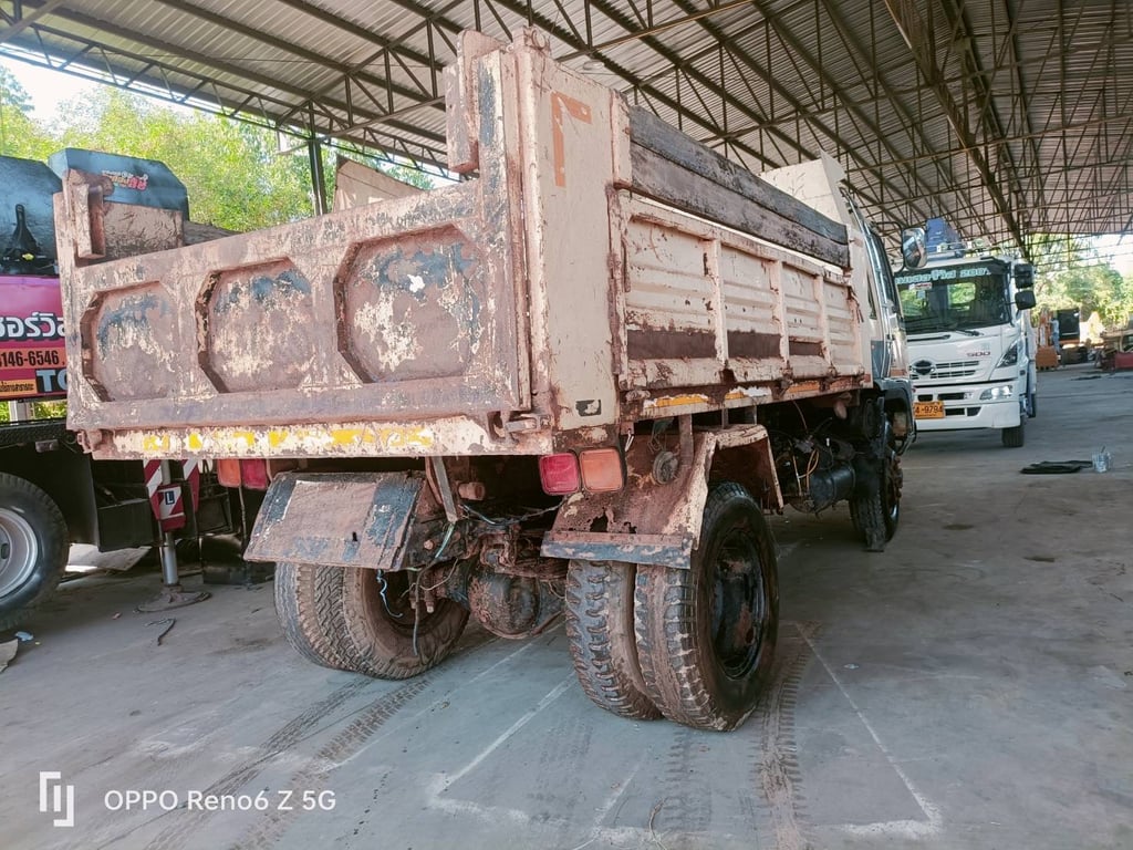 ต้องการขาย 6 ล้อ isuzu 175 แรงเครื่องดีมากเลยสภาพพร้อมใช้ เบรคทิฟฟี่ ต้องการขาย 6 ล้อ isuzu 175 แรงเครื่องดีมากเลยสภาพพร้อมใช้ เบรคทิฟฟี่