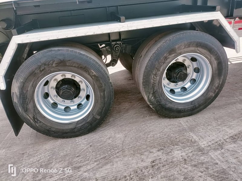 ต้องการขายลูกพ่วง ยกไดเมีข้างเสริม ปี61. ขายตามสภาพ  สภาพทั่วไป ยางเต็ม. สนใจติดต่อ. 0845391041.  080-5507438. 