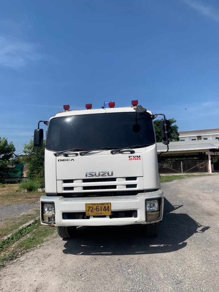 ISUZU FVM รถบรรทุก 10 ล้อ ติดเครน 5 ตัน 4 ปลอก ปี2009 Tel.095-791-4216