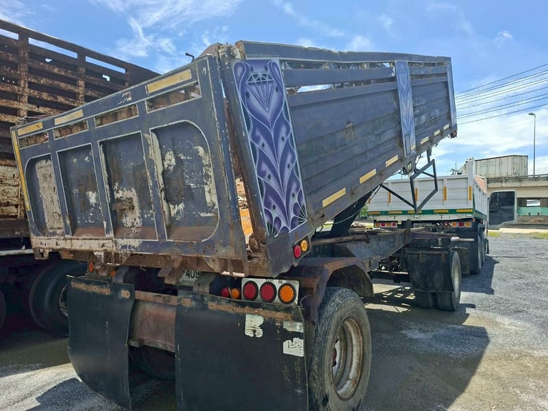 รถหางพ่วงดรัมป์