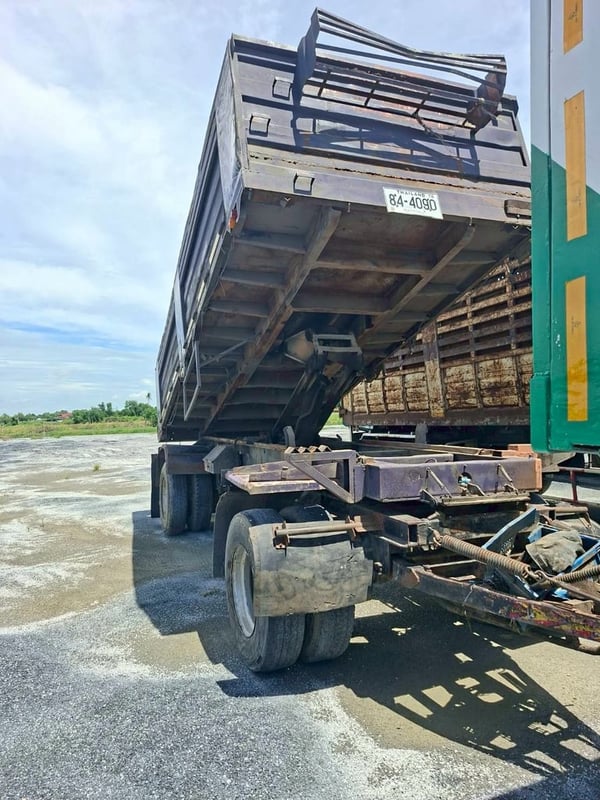 รถหางพ่วงดรัมป์