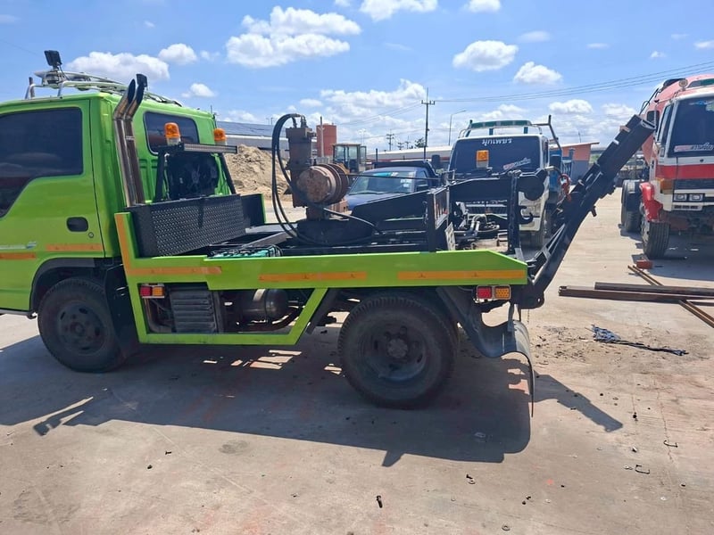 รถยกบรรทุกเฉพาะกิจ ISUZU รุ่น NKR,ELF รถยกบรรทุกเฉพาะกิจ ISUZU รุ่น NKR,ELF