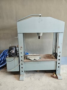 แท่นอัดไฮดรอลิค 100 ตัน 2 ระบบ อยู่พัทยา แท่นอัดไฮดรอลิค 100 ตัน 2 ระบบ อยู่พัทยา