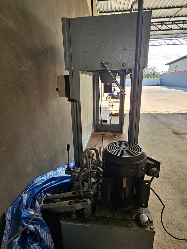 แท่นอัดไฮดรอลิค 100 ตัน 2 ระบบ อยู่พัทยา แท่นอัดไฮดรอลิค 100 ตัน 2 ระบบ อยู่พัทยา