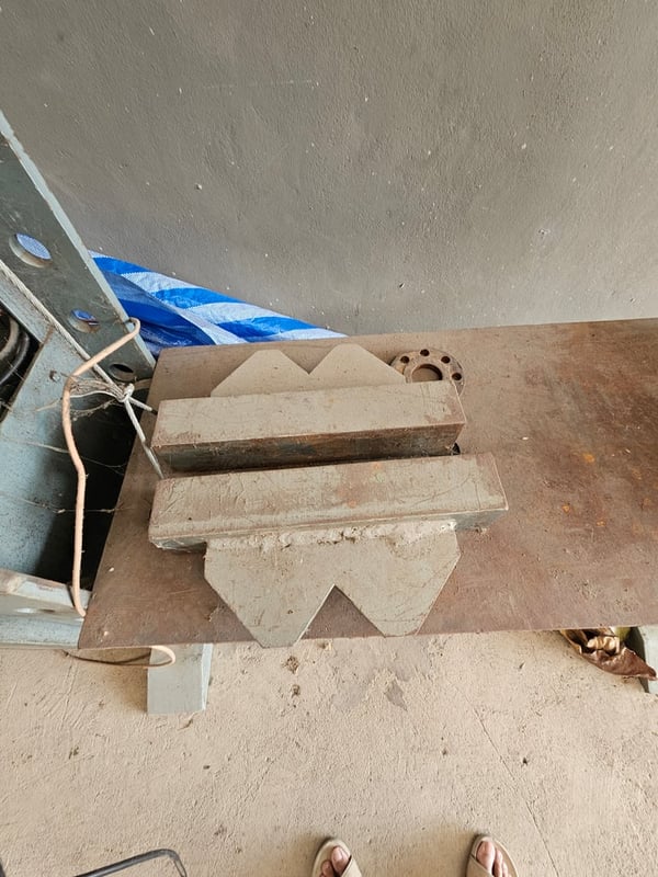 แท่นอัดไฮดรอลิค 100 ตัน 2 ระบบ อยู่พัทยา แท่นอัดไฮดรอลิค 100 ตัน 2 ระบบ อยู่พัทยา