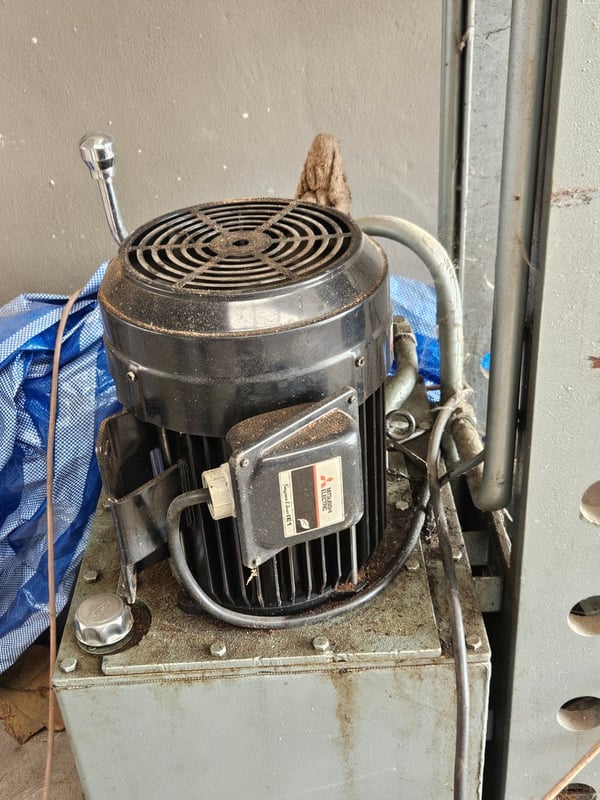 แท่นอัดไฮดรอลิค 100 ตัน 2 ระบบ อยู่พัทยา แท่นอัดไฮดรอลิค 100 ตัน 2 ระบบ อยู่พัทยา