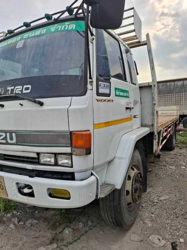 รถ 6ล้อ  มือสอง อีซูซุ กะบะพื้นเรียบ ยาว7.2ม. เครื่อง 6HE1  195 แรงม้า ปี 2538 เดิมเดิม ใช้งานดี