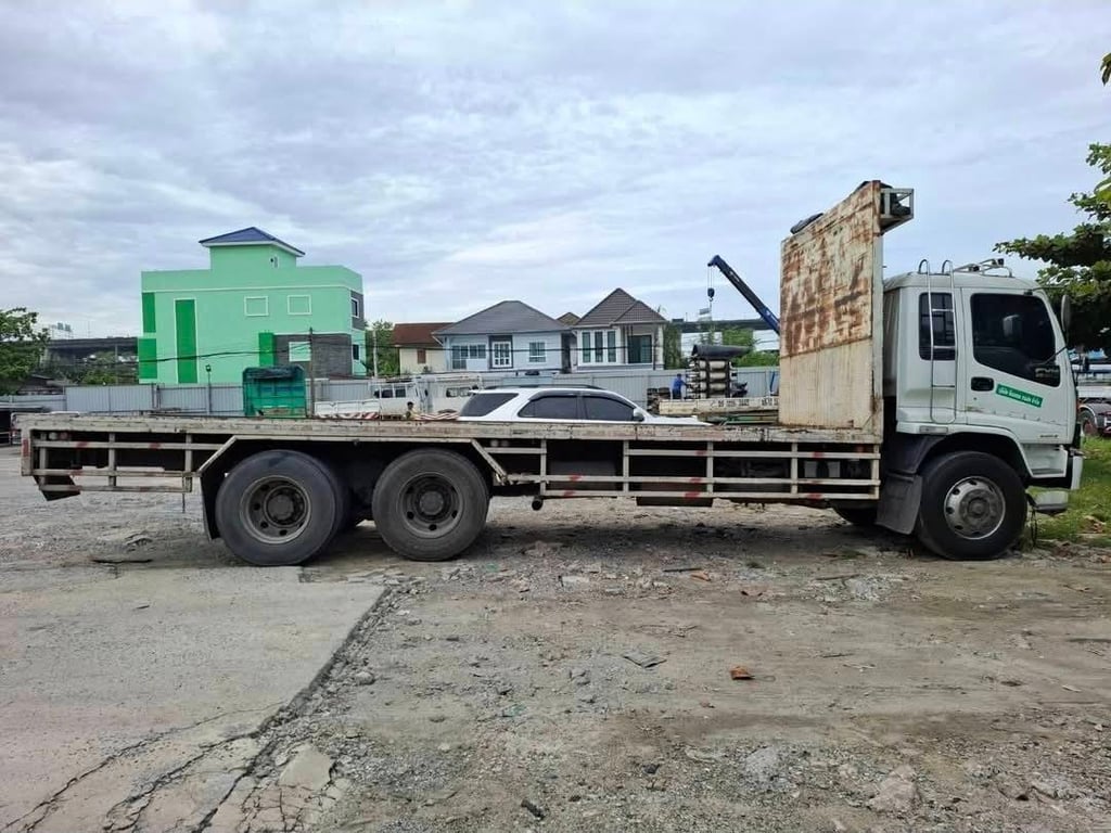 อีซูซุ เดกก้า เพลาเดียว พื้นเรียบ 7.2 เมตร เครื่อง 6HE1 230แรงม้า