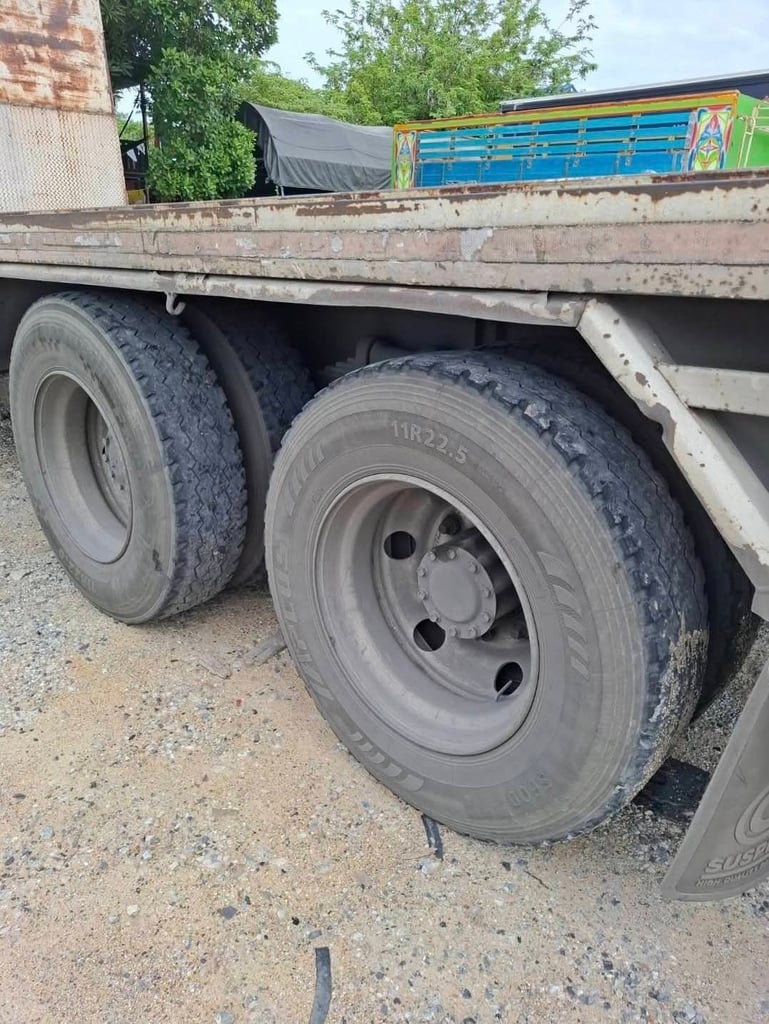 อีซูซุ เดกก้า เพลาเดียว พื้นเรียบ 7.2 เมตร เครื่อง 6HE1 230แรงม้า