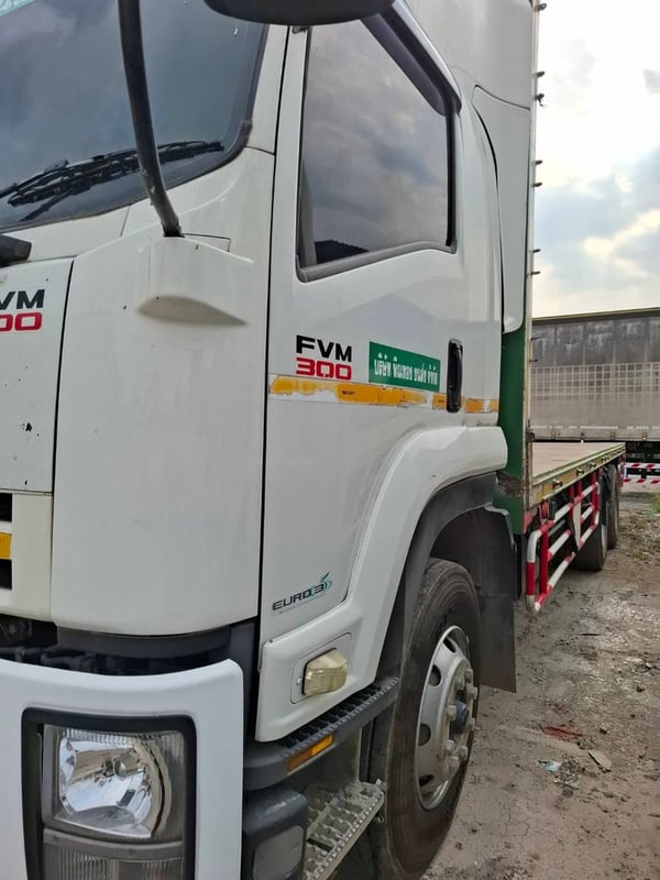 รถ 10ล้อ พื้นเรียบ  กระบะยาว 7.5เมตร รถจดทะเบียนปี 2559 เครื่อง6HK ยูโร3 เครื่อง 300แรงม้า 