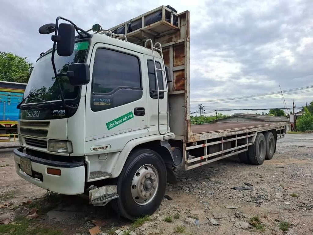 อีซูซุ เดกก้า เพลาเดียว พื้นเรียบ 7.2 เมตร เครื่อง 6HE1 230แรงม้า