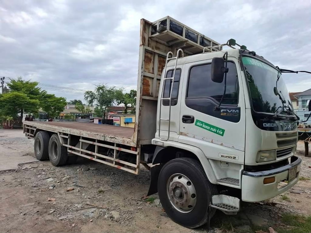 อีซูซุ เดกก้า เพลาเดียว พื้นเรียบ 7.2 เมตร เครื่อง 6HE1 230แรงม้า