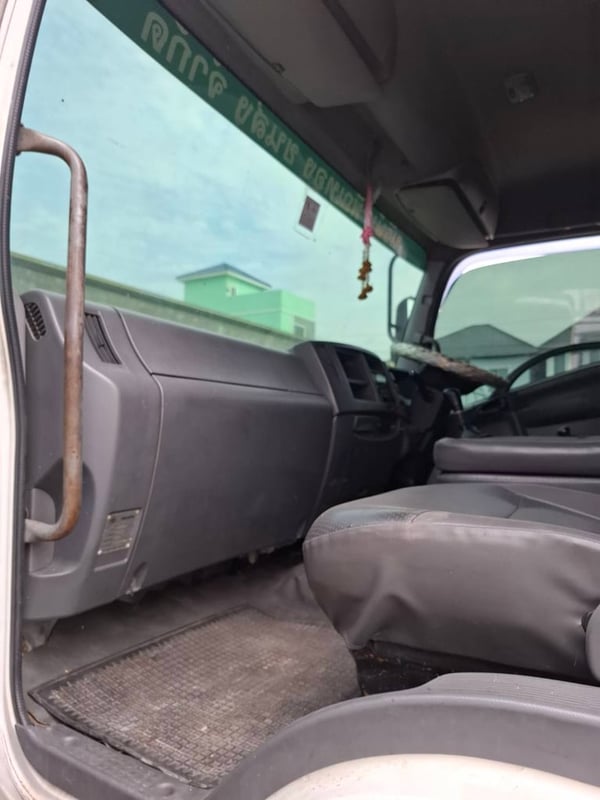 รถ 10ล้อ พื้นเรียบ  กระบะยาว 7.5เมตร รถจดทะเบียนปี 2559 เครื่อง6HK ยูโร3 เครื่อง 300แรงม้า 