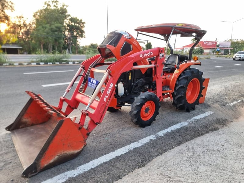 ขาย L4018SP ปี65 พร้อมชุดตัก สวยๆเดิมๆทุกจุด เครื่องเกียร์เดิมแน่น พร้อมใช้งาน สีเดิมทั้งค้น ราคา 365,000 บาม โทร 088-8831878 ,084-5486359 แยกตาเพชร อ.สนม จ.สุรินทร์