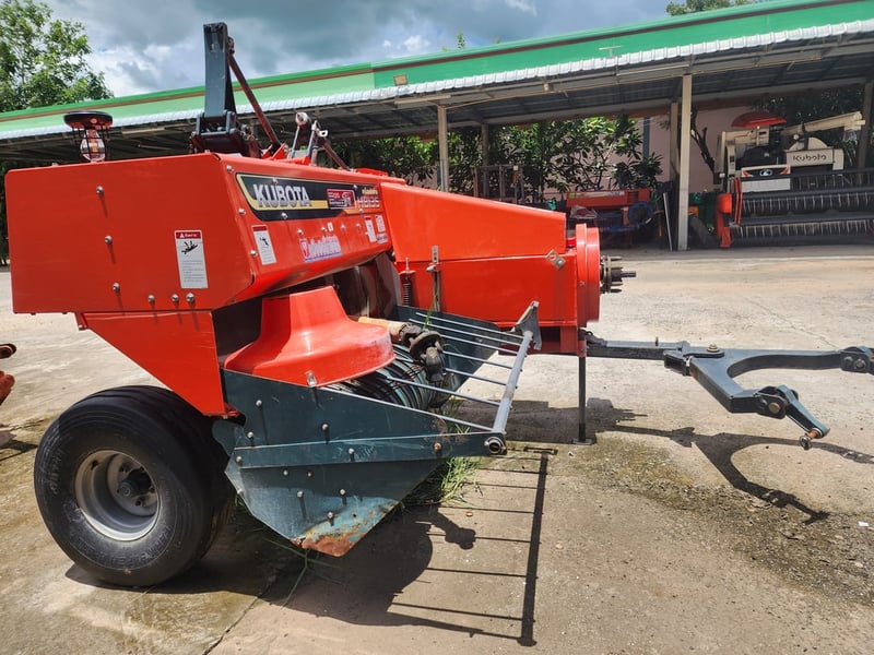 👉 ขายเครื่องอัดฟาง HB135 สวยพร้อมใช้  👉ราคา 230,000 บาท ☎️โทร 088-8831878 ,084-5486359 🚩แยกตาเพชร อ.สนม จ.สุรินทร์